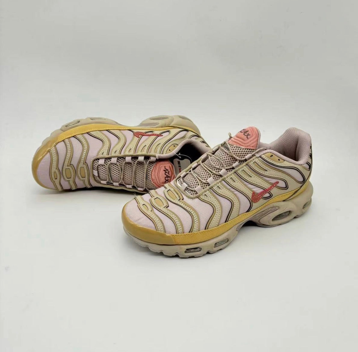 Nike Air Max Plus TN Premium Beige & Rose – Authentique | Élégance & Confort