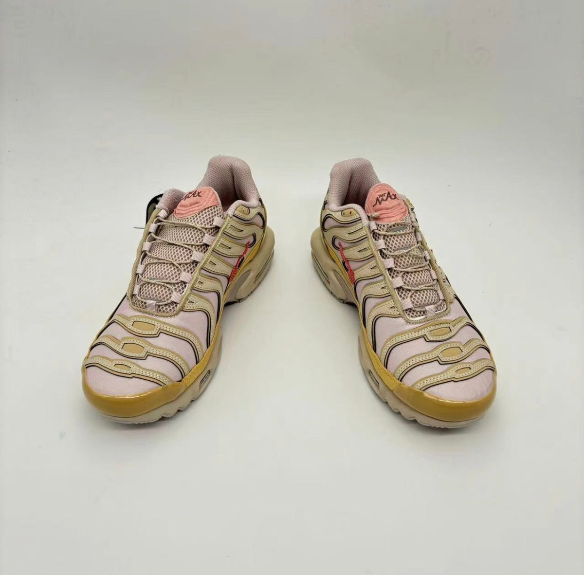 Nike Air Max Plus TN Premium Beige & Rose – Authentique | Élégance & Confort