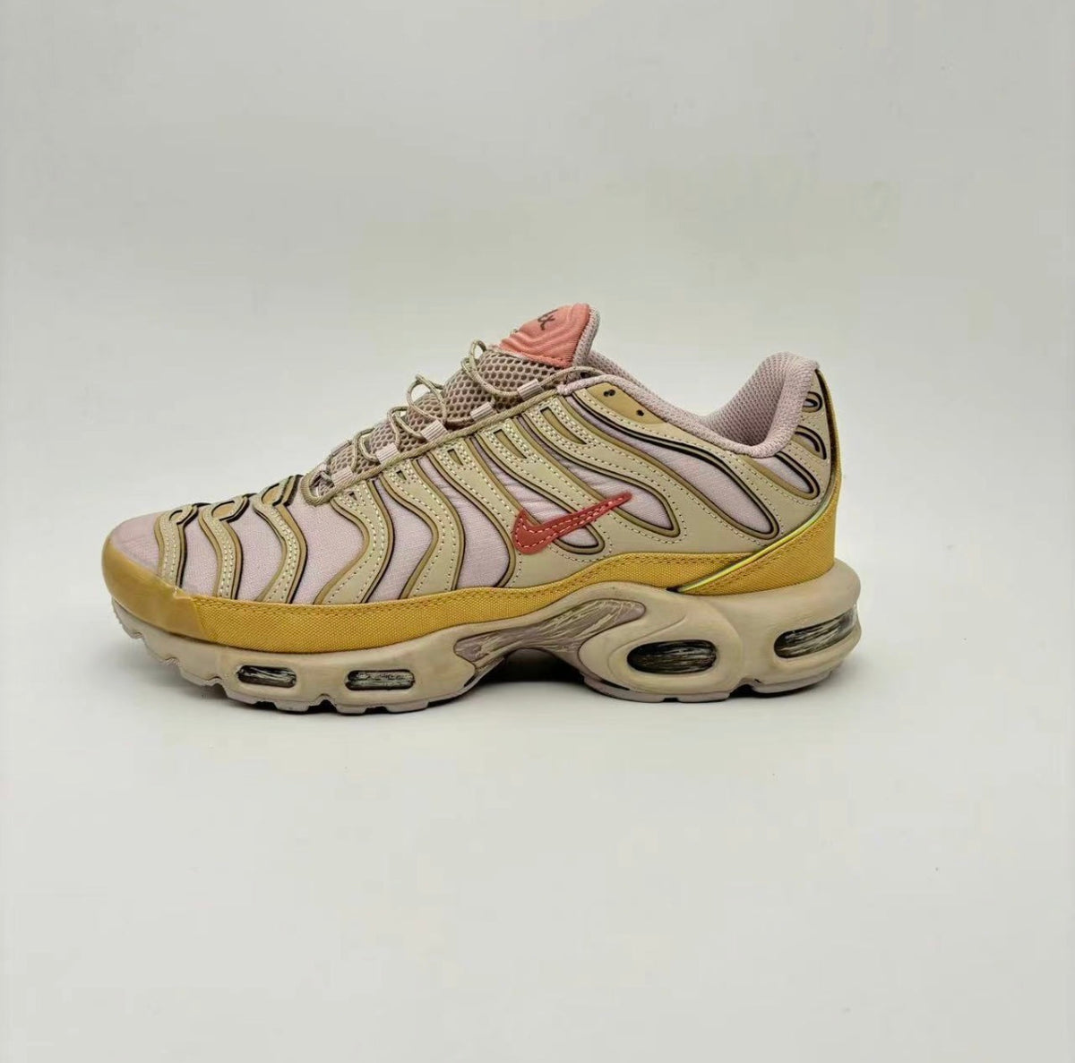 Nike Air Max Plus TN Premium Beige & Rose – Authentique | Élégance & Confort
